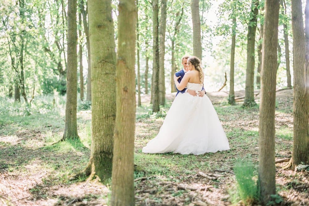 Fine art wedding met romantisch roze en glitterend goud - Emily & Lucas