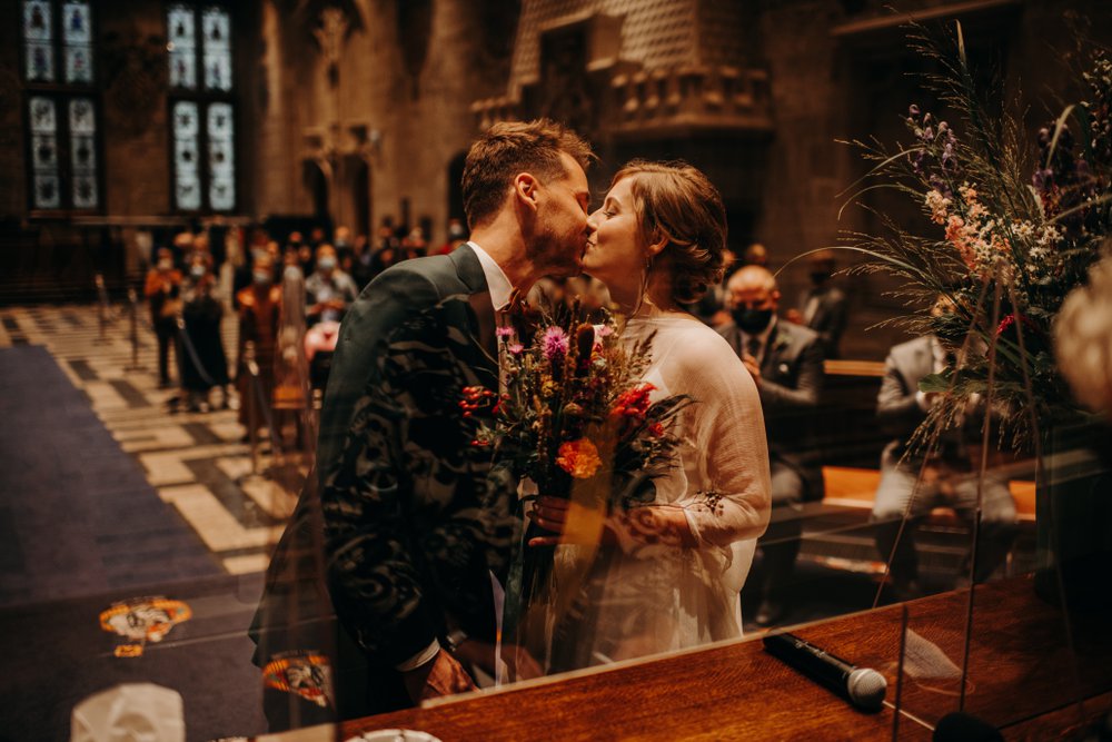 Het herfsthuwelijk van High School Sweethearts Louise & Tom