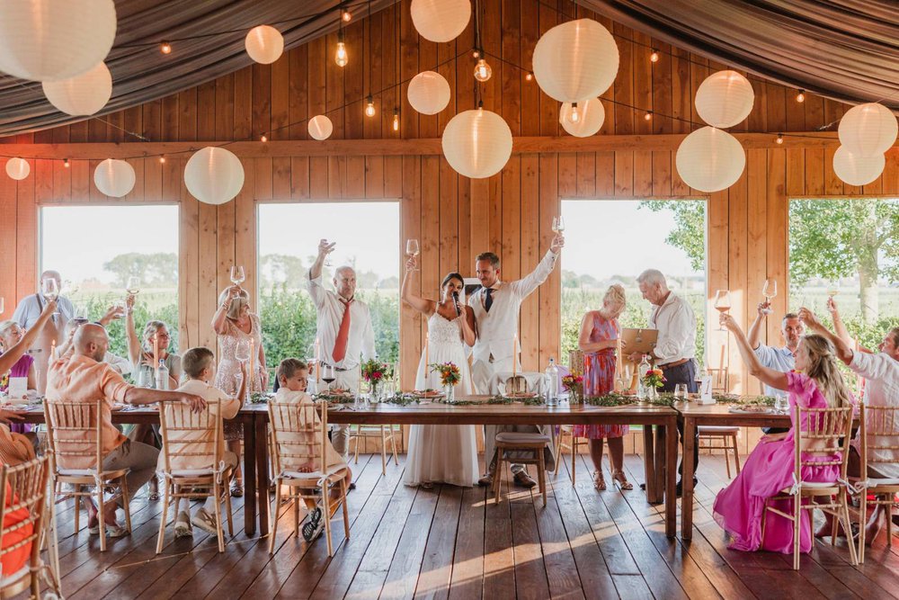 Comment les couples fiancés recherchent aujourd'hui leurs prestataires de mariage