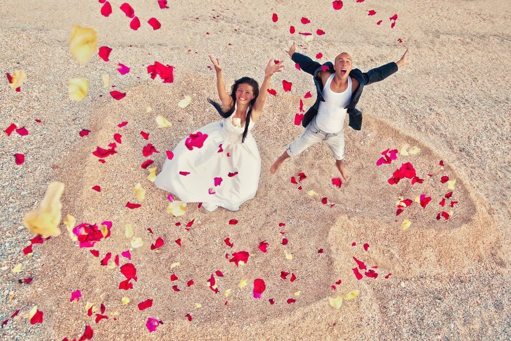 How does a wedding ceremony take place in Buddhism?