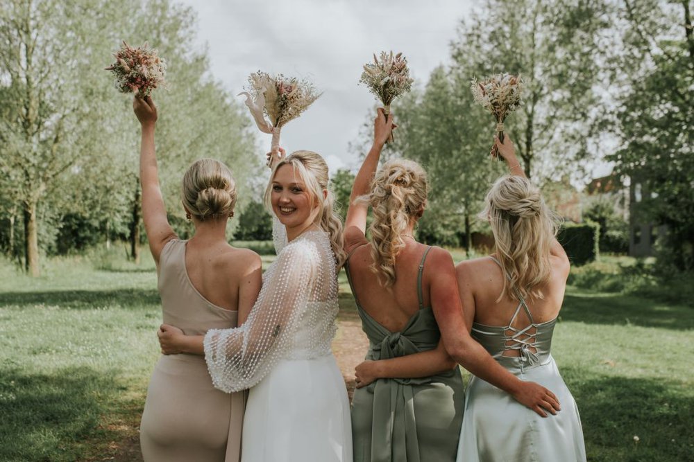7 cute hairstyles for your bridesmaids