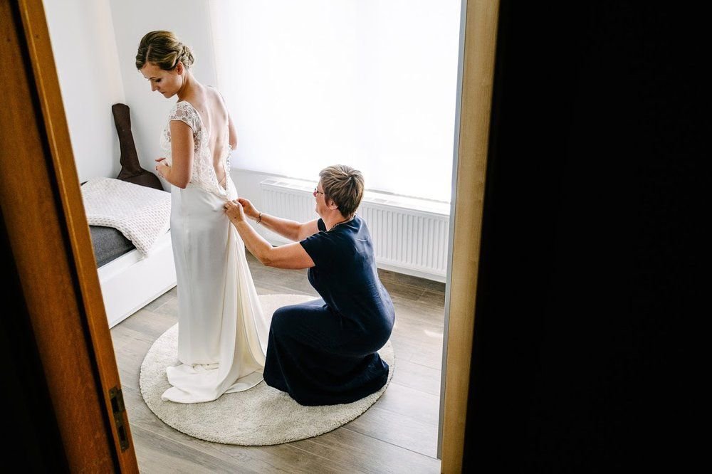 What do I pay attention to when trying on my wedding dress?