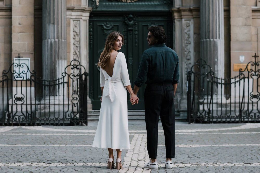 A wedding dress with an open back? Elegant & feminine!