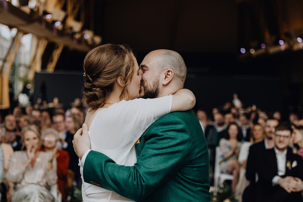 Fotoreportage: Het tweedelige huwelijk van Naomi & Mike in feestzaal Horta