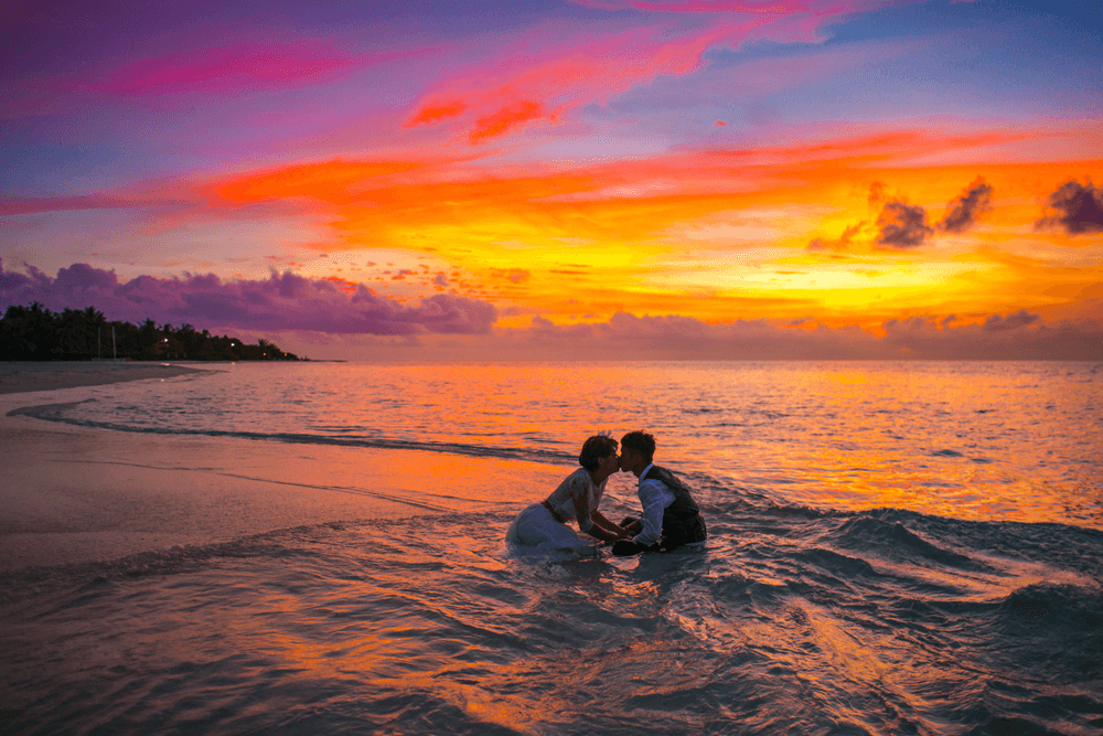 Op huwelijksreis in het hoogseizoen versus het laagseizoen