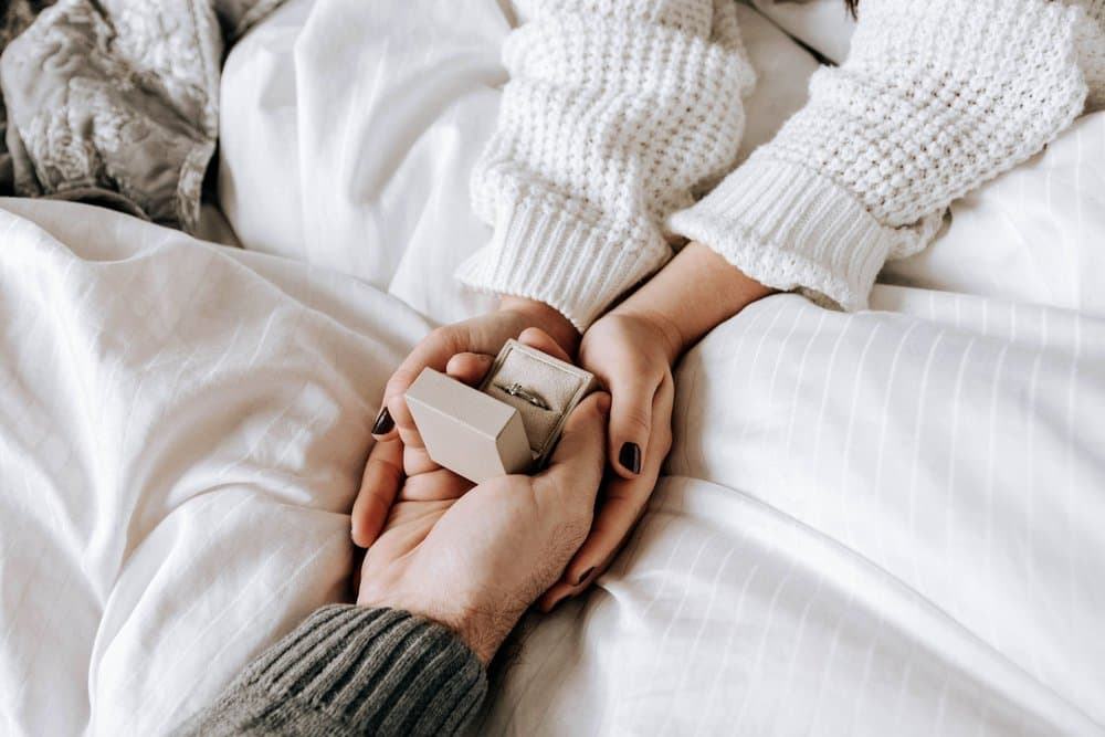 Je vriend ten huwelijk vragen? Dit geef je als cadeau!