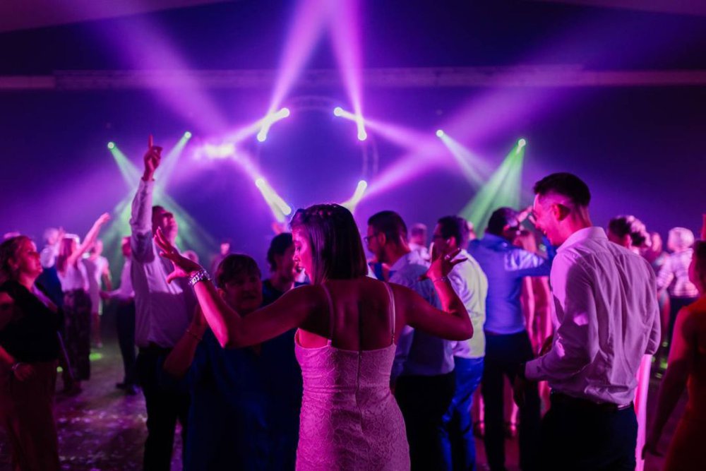This is how to shine at your wedding evening party!