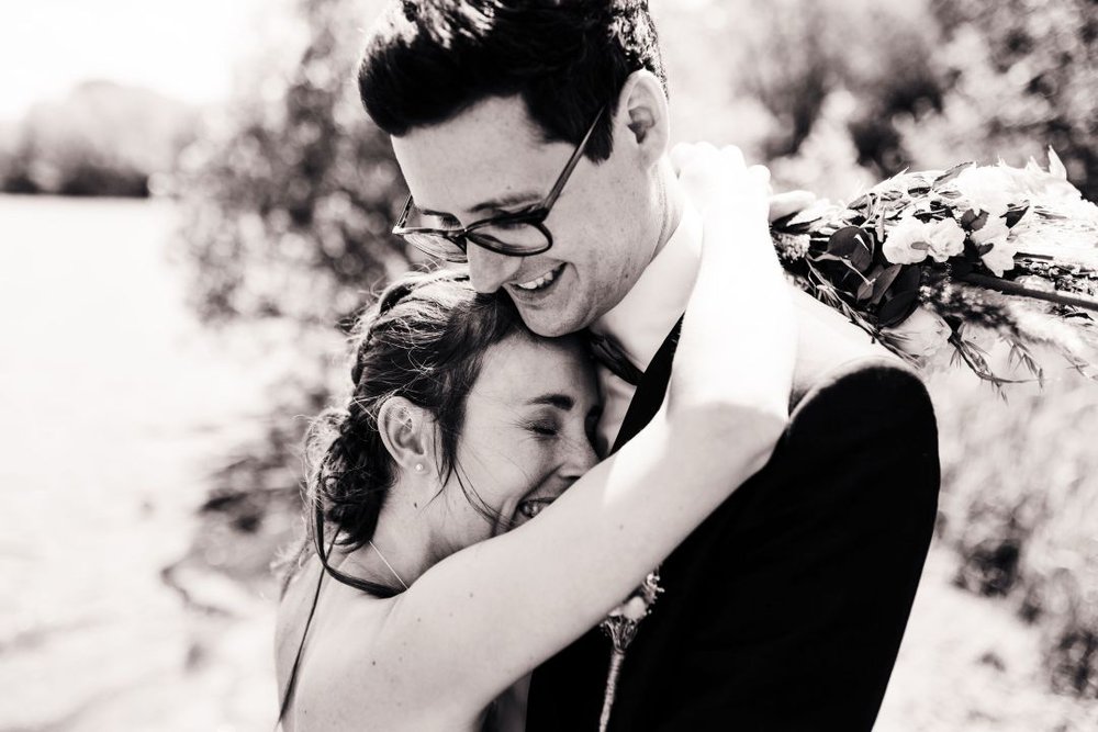 Top tips for spontaneous wedding photos from photographer Lens a Lot