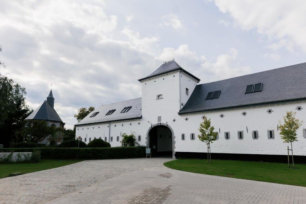 Outdoor or indoor wedding? Templiers combines the best of both worlds.