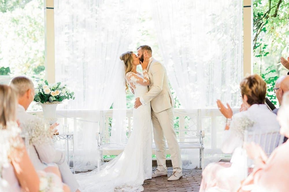 5 To do's on your wedding day checklist!