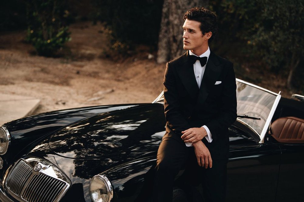 Trendy styles for your wedding suit