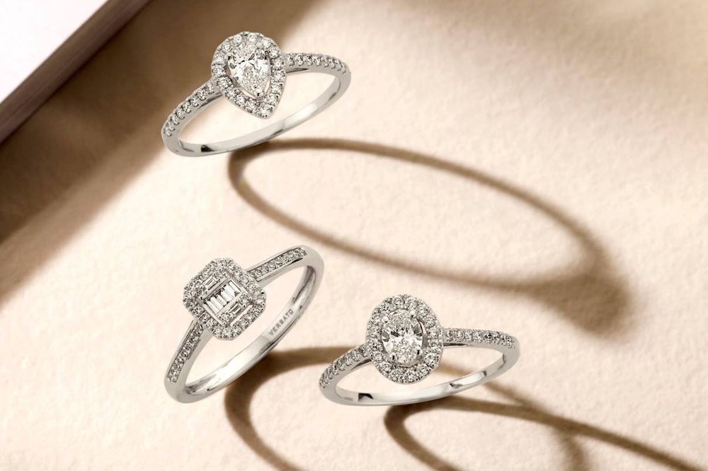 Pourquoi une bague de fiançailles en or blanc est un choix intemporel et durable