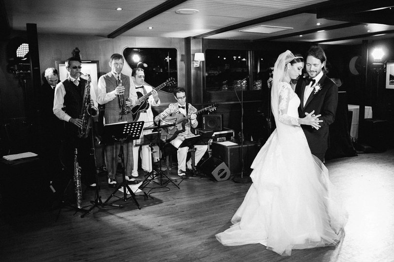 Openingsdans%20met%20live%20muziek%20-%20Real%20Wedding%20-%20Elisabeth%20%26%20Bill%20-%20Gert%20huygaerts%20-%20House%20of%20Weddings