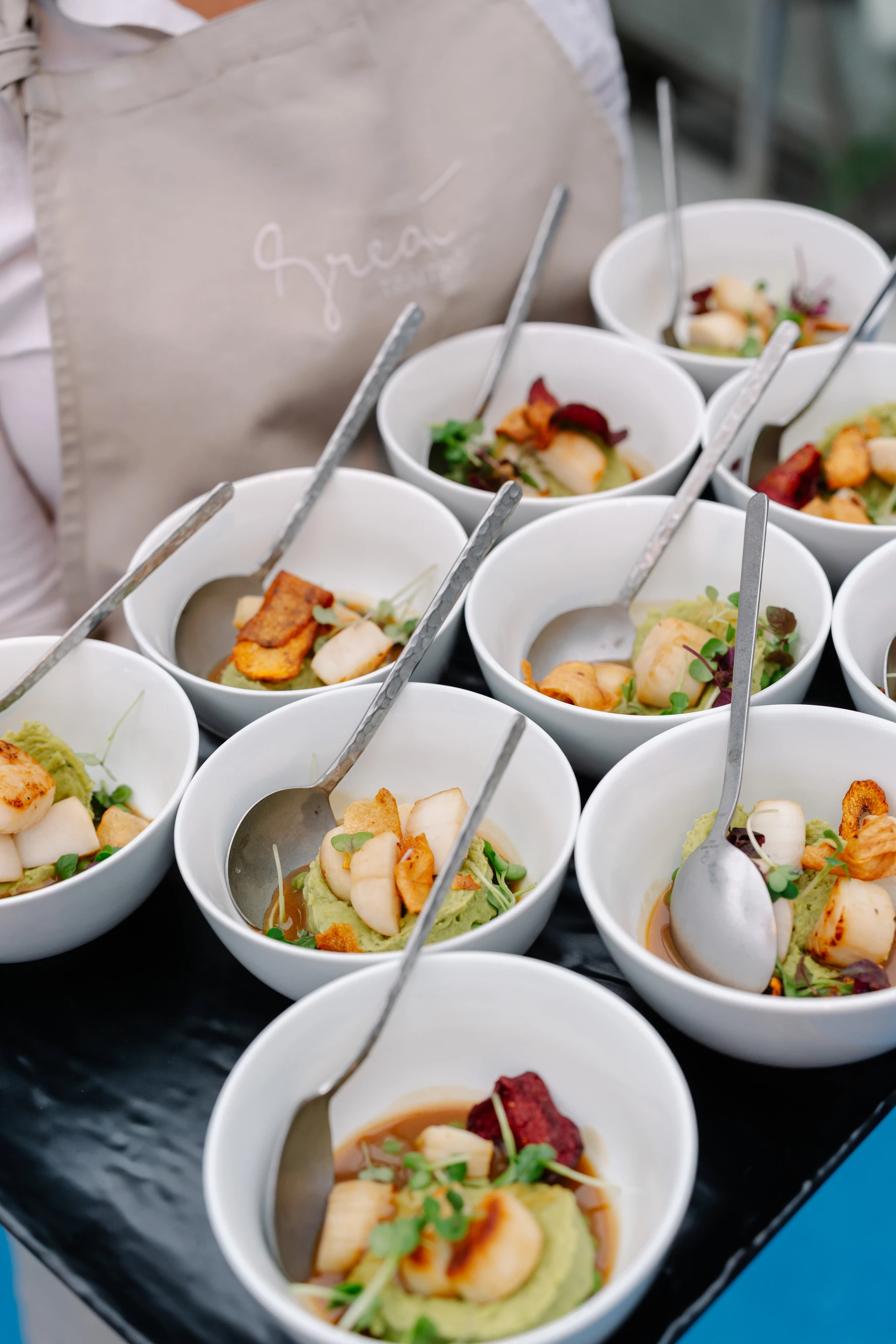 Cocktail dînatoire réalisé par Great Catering avec bouchées gastronomiques et service premium pour réception privée en Belgique.