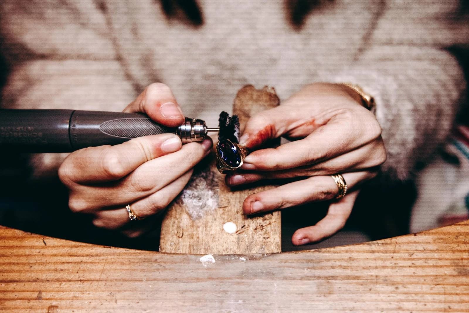 Laura Juweelontwerpster - Image 1