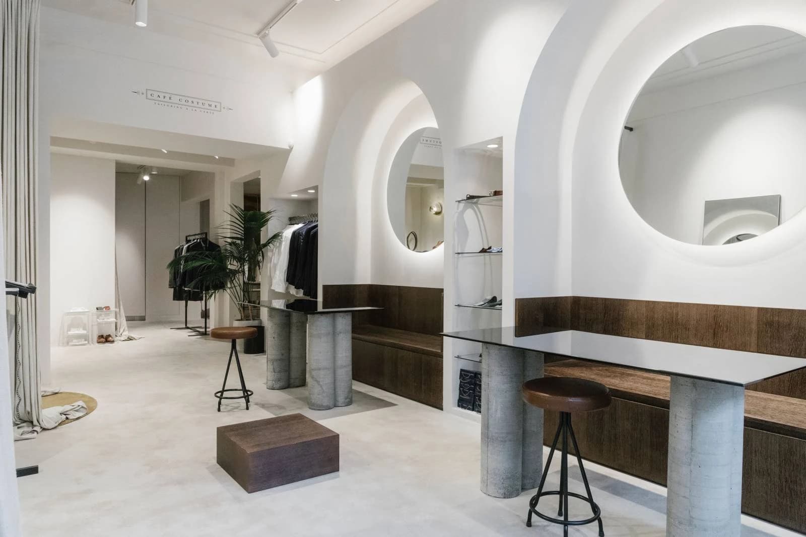 Café Costume - Image 1