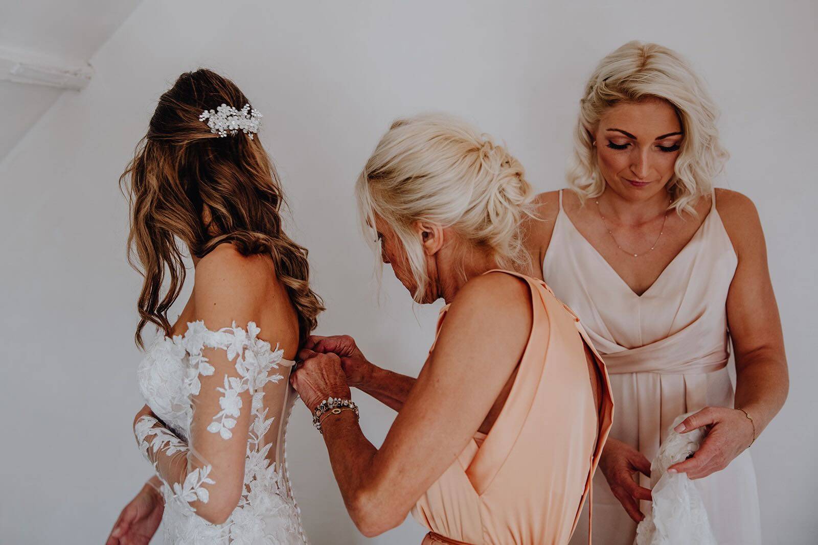 Hair by Catharina - LUX Visual Storytellers - Beauty - House of Weddings - 1