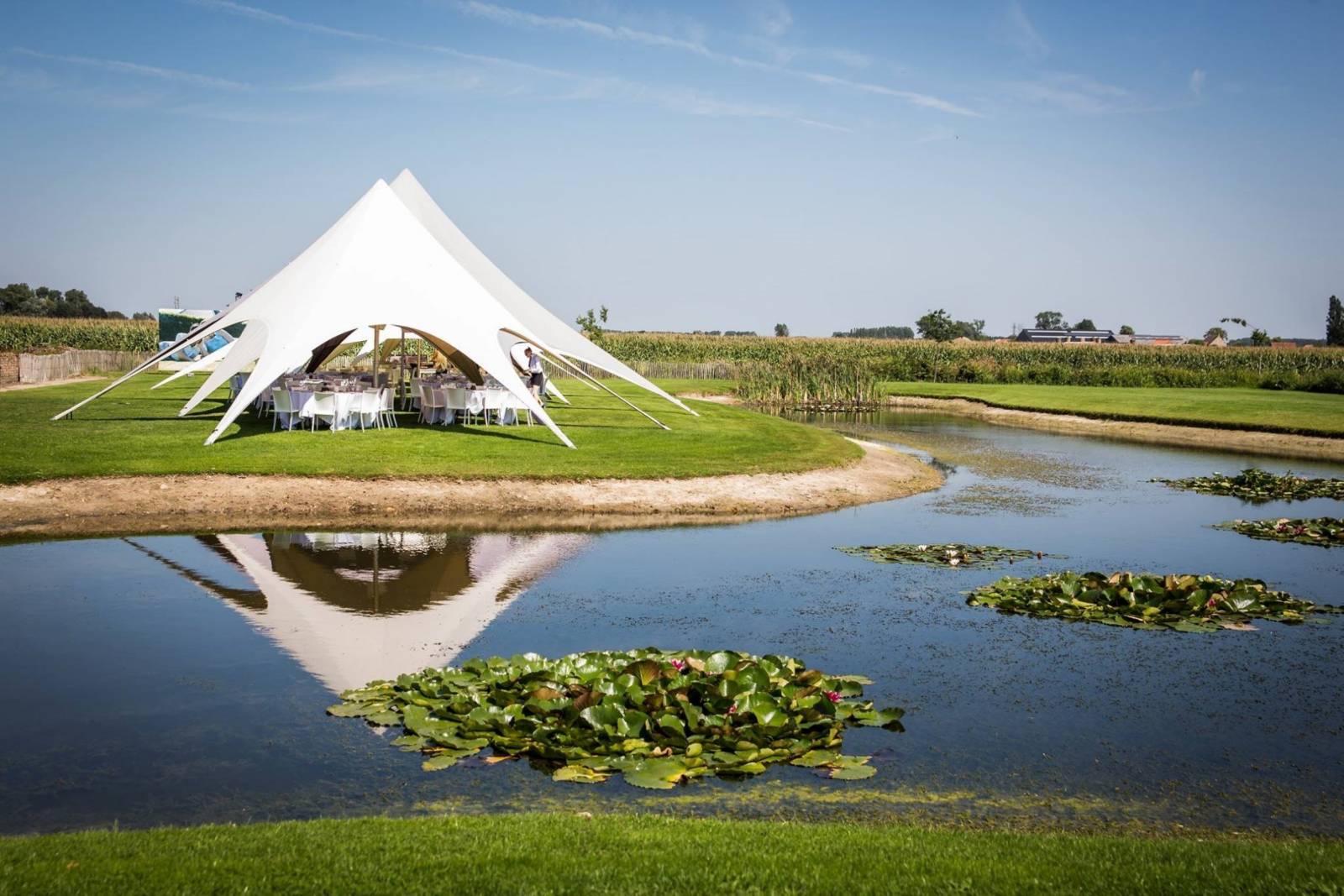 House of Weddings Domein t Eikennest Feestzaal West-Vlaanderen Diksmuide Beerst Tuin Park Vijver Tent Ceremonie Schuur polder (1)
