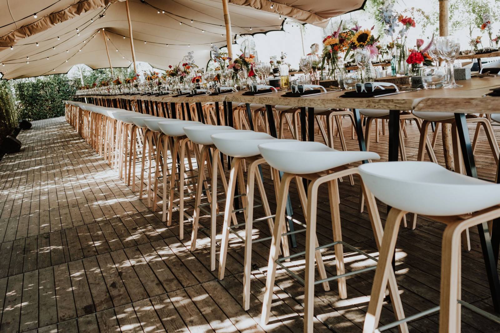 Stretched - Denmark barstoel - oak tafel - de steenovenhoeve - House of Weddings