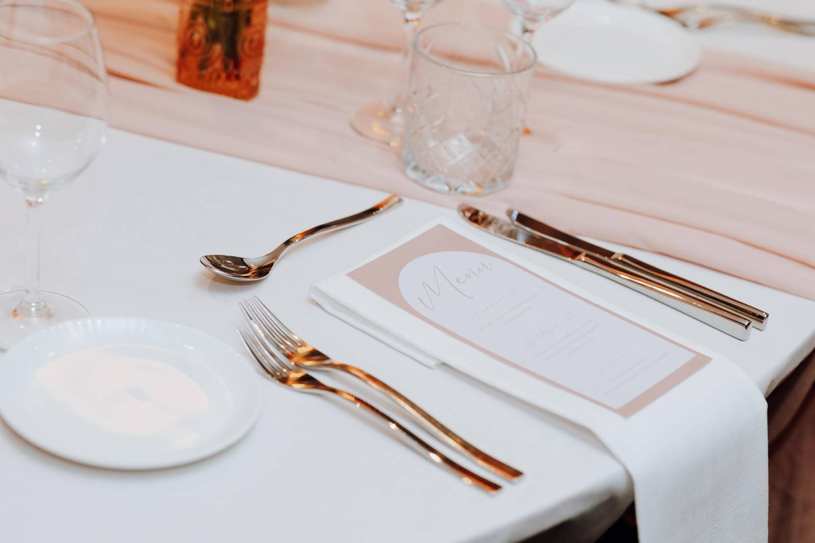 Van der Valk Hotel Beveren - Femke Vercauteren - Feestzaal - House of Weddings (9)